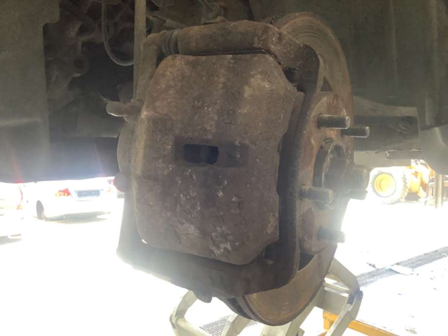 Bremsecaliper venstre foran til Nissan Qashqai, 2007-2010 (Type I, Fase 1)  (NISSAN|)