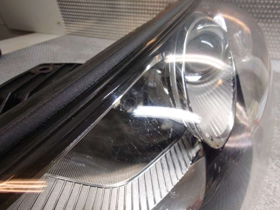 Frontlykt venstre halogen til Hyundai Ix35 2010-2015  (HYUNDAI|921011Y011|92101 1Y011|)