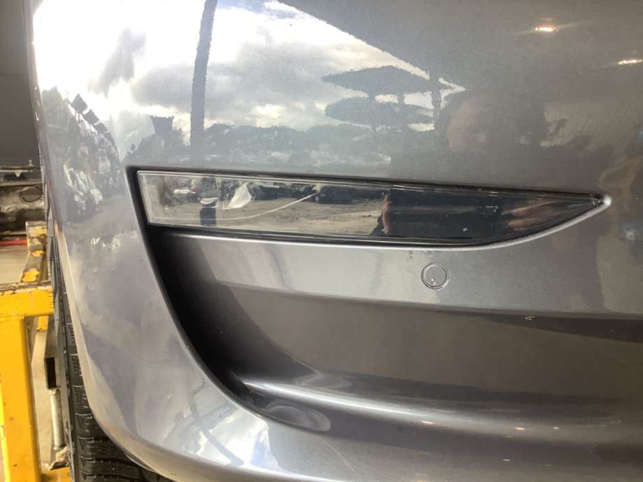 Tåkelykt høyre foran til Tesla Model 3, 2018-2023 (Fase 1)  (TESLA|)
