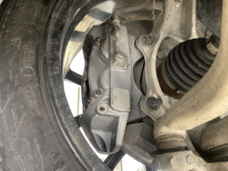 Bremsecaliper venstre foran til Tesla Model 3, 2018-2023 (Fase 1)  (TESLA|)