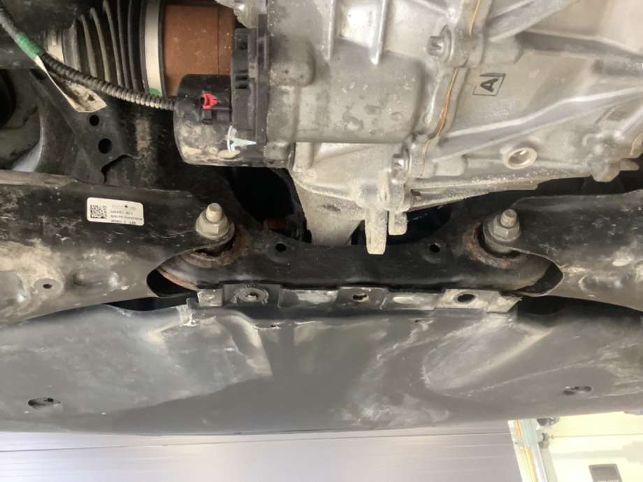 Travers bak til Tesla Model 3 2018-2023 (Fase 1)  (TESLA|104457500F|)
