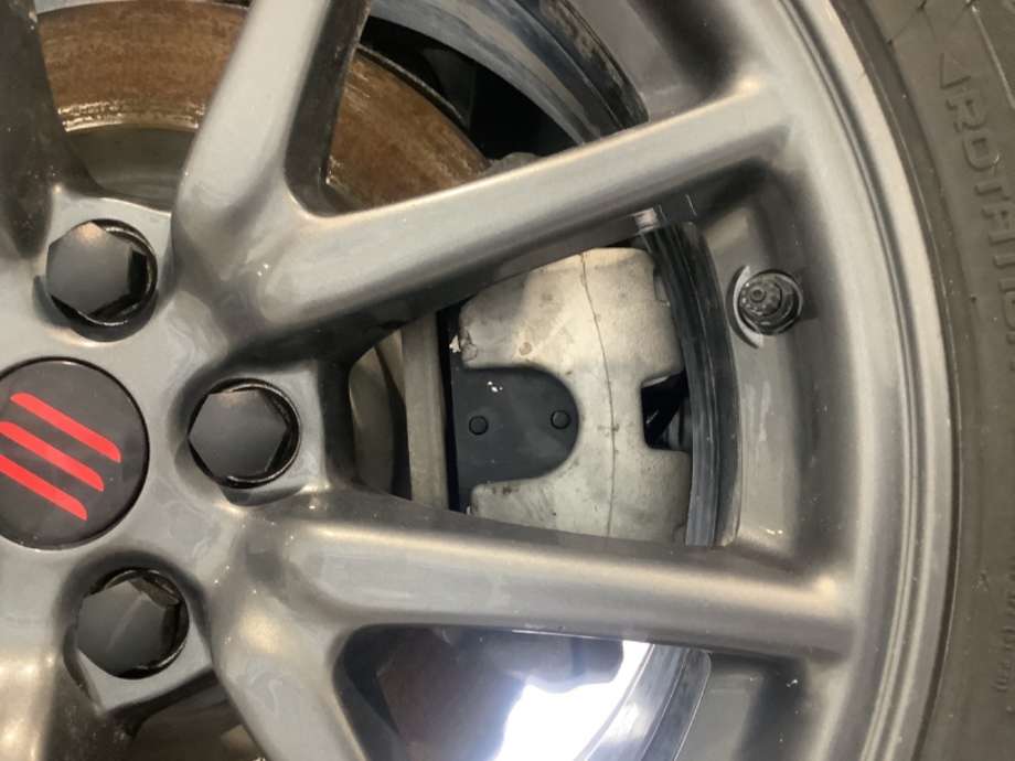 Bremsecaliper venstre bak til Tesla Model 3, 2018-2023 (Fase 1)  (TESLA|)