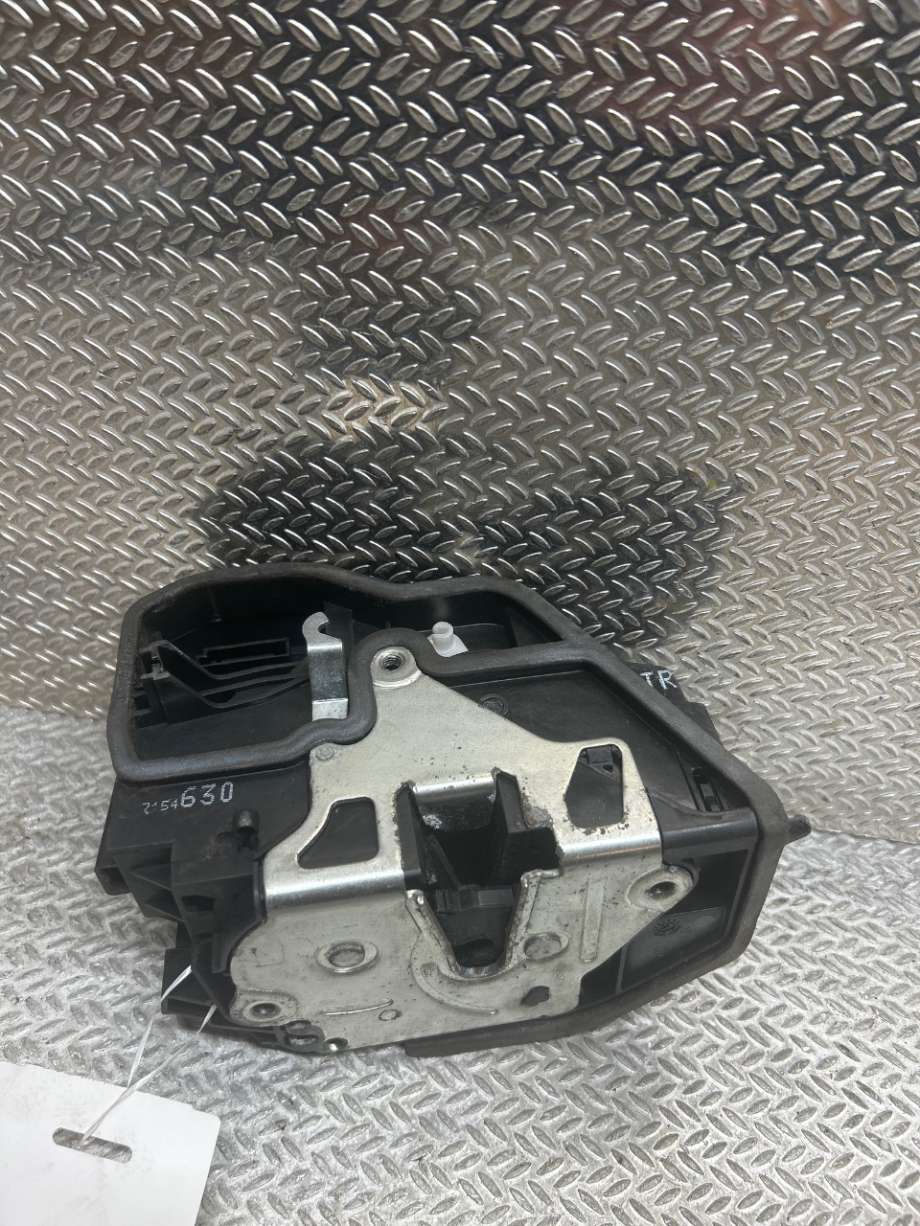 Låsekasse høyre til BMW 5-Serie 2003-2010 (E60/E61) (E60/E61) (BMW|51227202148|)