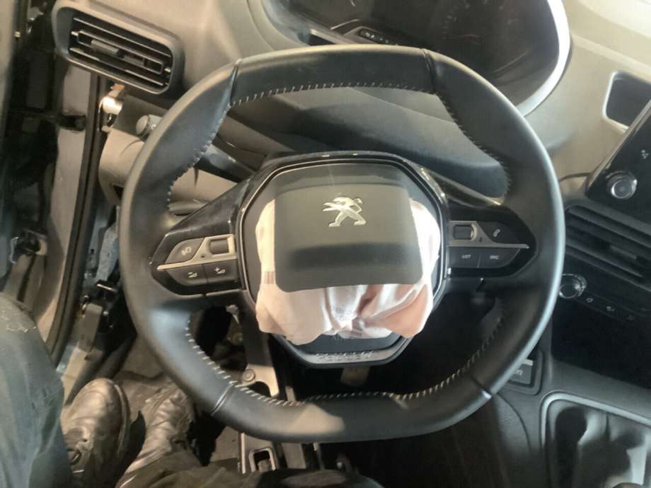 Ratt til Peugeot Partner, 2015-2019 (Type II, Fase 2)  (PEUGEOT|98 185 157 ZD)
