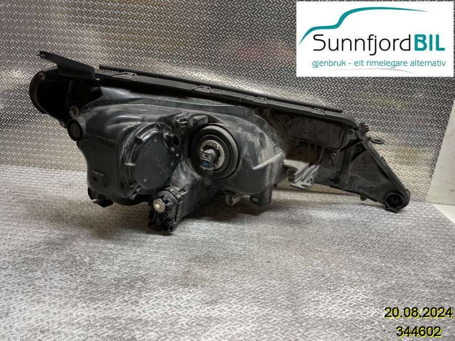 Frontlykt venstre xenon til Toyota RAV4 2013-2015 (Type IV, Fase 1)  (TOYOTA|8117042542|)