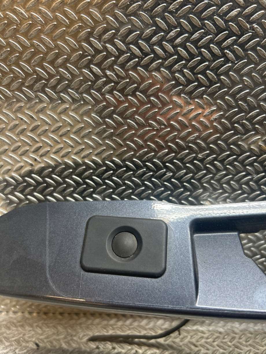 Bryter baklukeåpner til Mazda CX-5, 2012-2017 (Type I)  (MAZDA|KD53624B0)