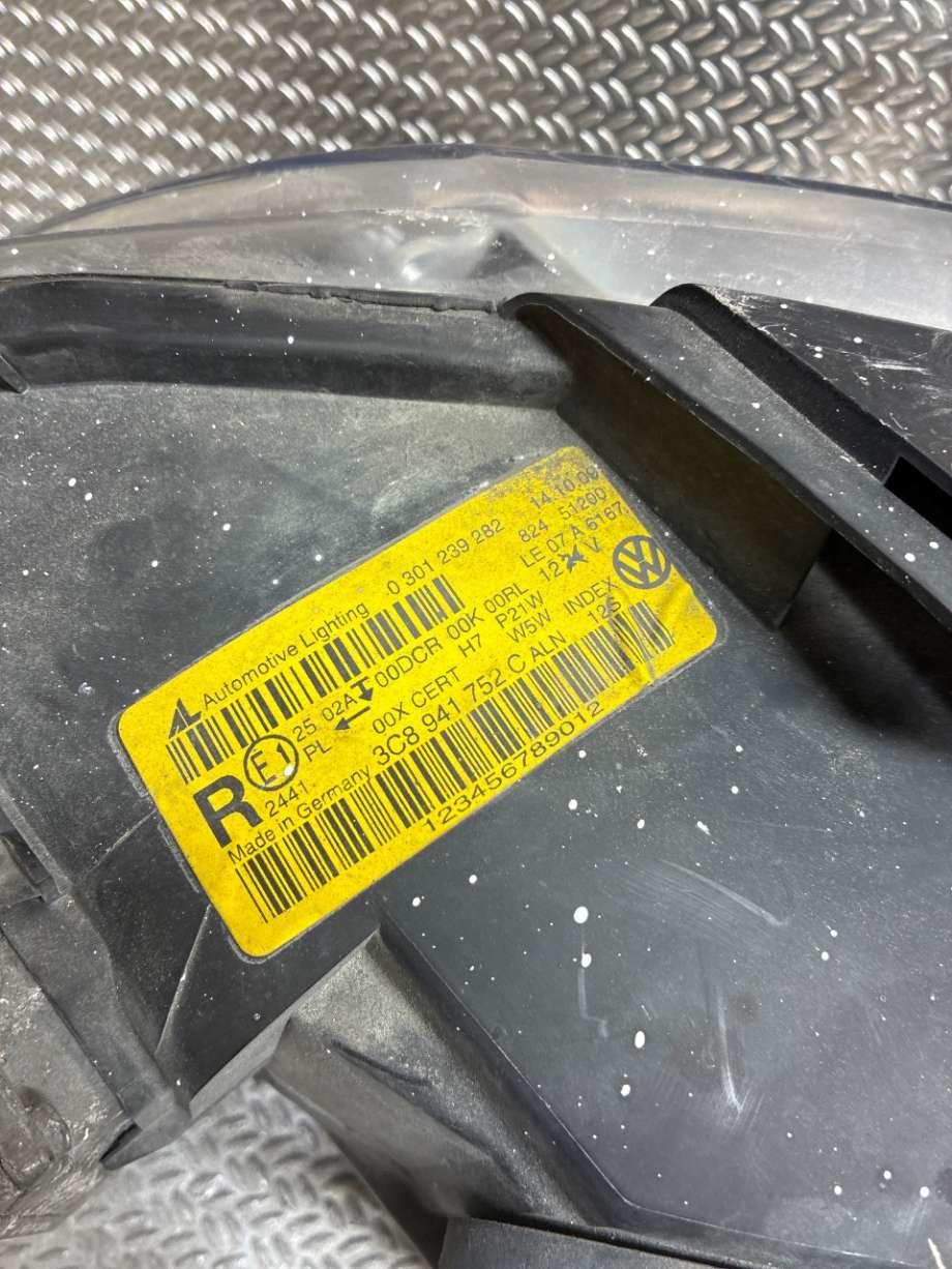 Frontlykt høyre xenon til VW CC 2008-2012 (PASSAT CC) (PASSAT CC) (VOLKSWAGEN|3C8941754C||3C8941752C)