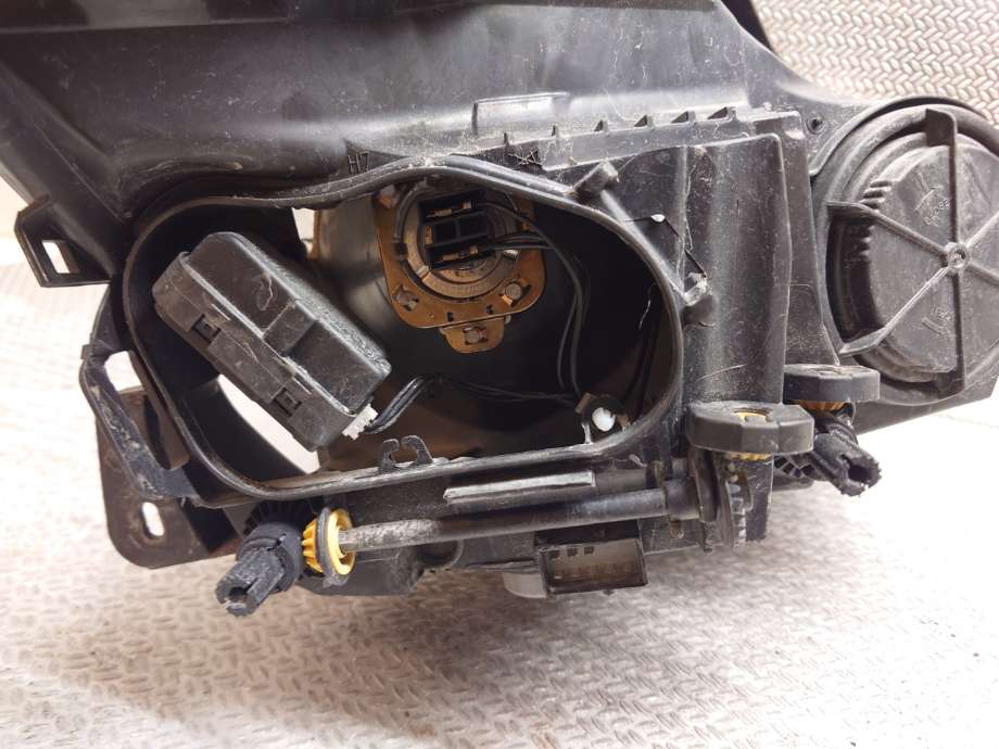 Frontlykt venstre halogen til Opel Corsa D 2006-2014  (OPEL|93189357)