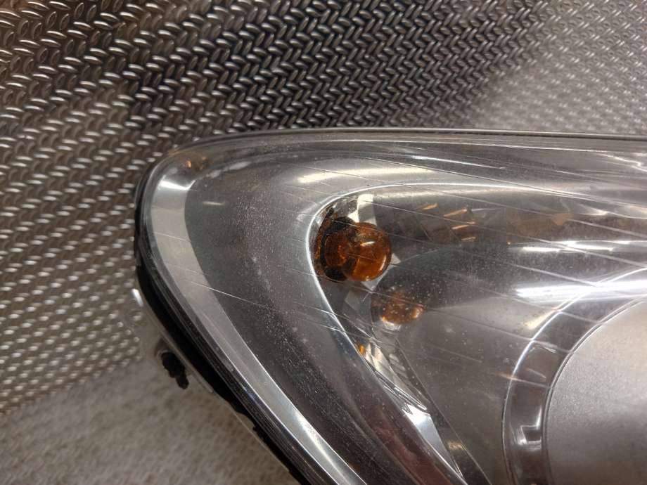 Frontlykt høyre halogen til Opel Corsa D 2006-2014  (OPEL|13186382|93189358)