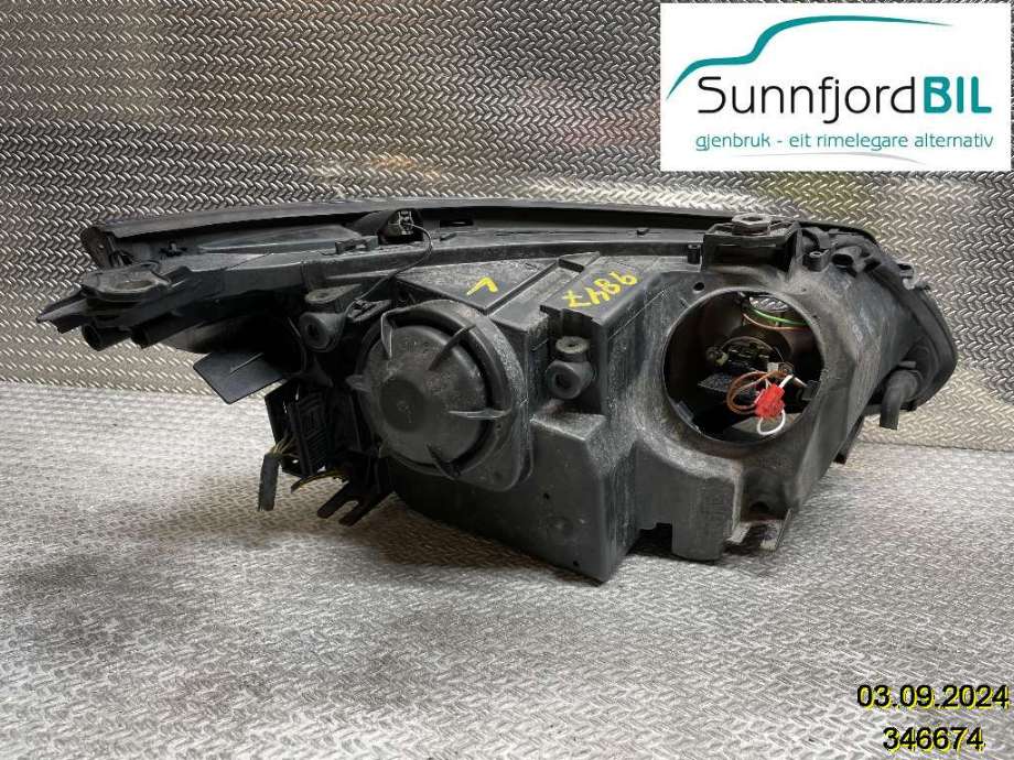 Frontlykt venstre halogen til BMW 5-Serie 2003-2010 (E60/E61) (E60/E61) (BMW|63 12 7 165 561||15872100)