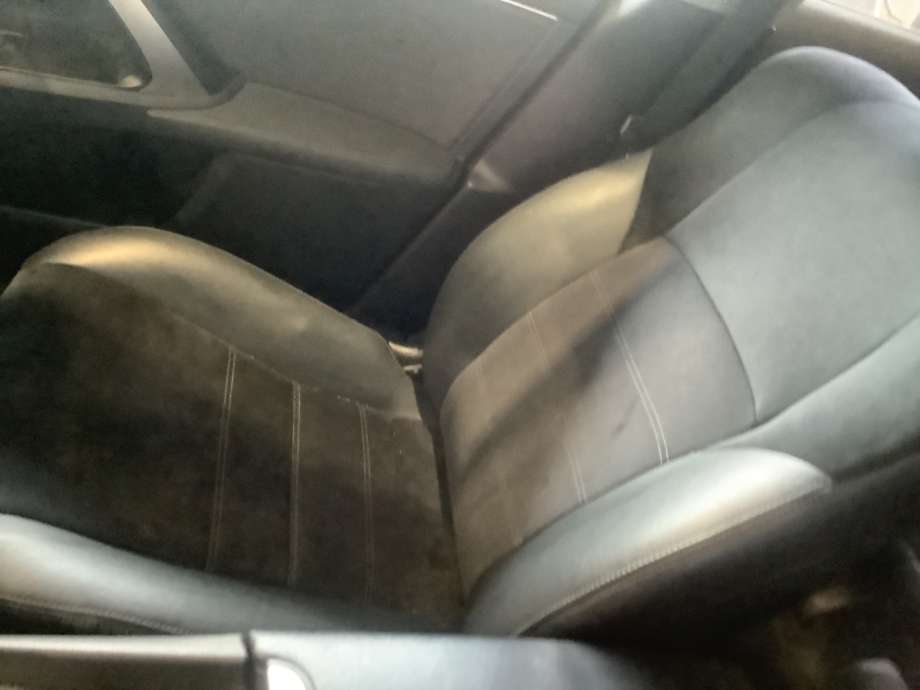 Sete foran høyre til Toyota Avensis, 2009-2015 (Type III, Fase 1)  (TOYOTA|)