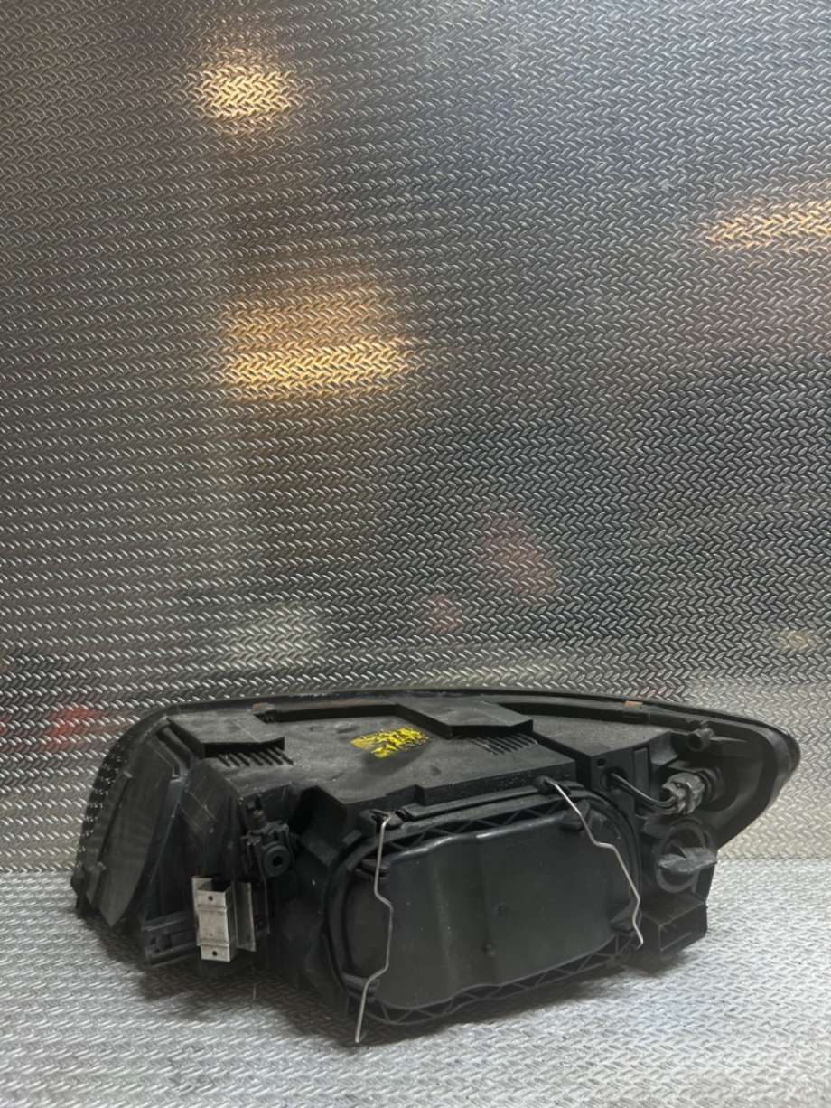 Frontlykt høyre halogen til Volvo V50 2004-2007 (Fase 1)  (VOLVO|31335222|0301198204|30698886)