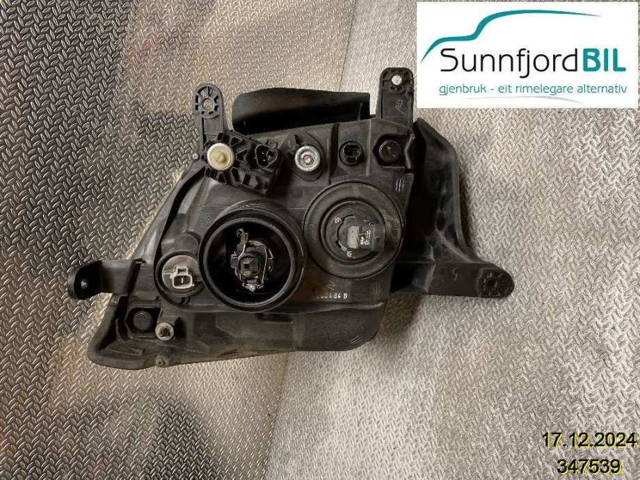 Frontlykt venstre halogen til Isuzu D-Max 2007-2012 (Type I) (ISUZU|8980800100|)
