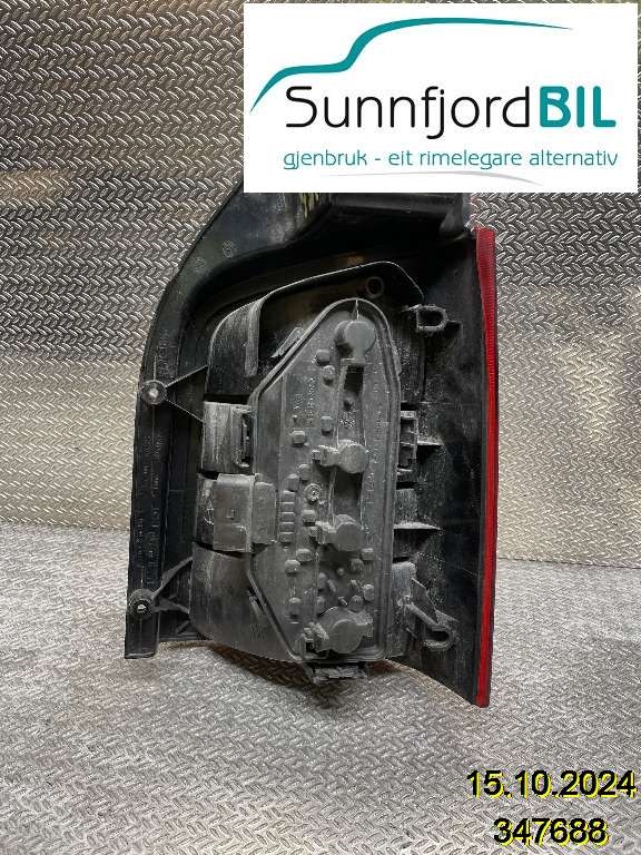Baklykt venstre til VW Transporter / Caravelle 2003-2009 (Fase 1) (T5) (T5) (VOLKSWAGEN|7H5945095L|7H5945095M)