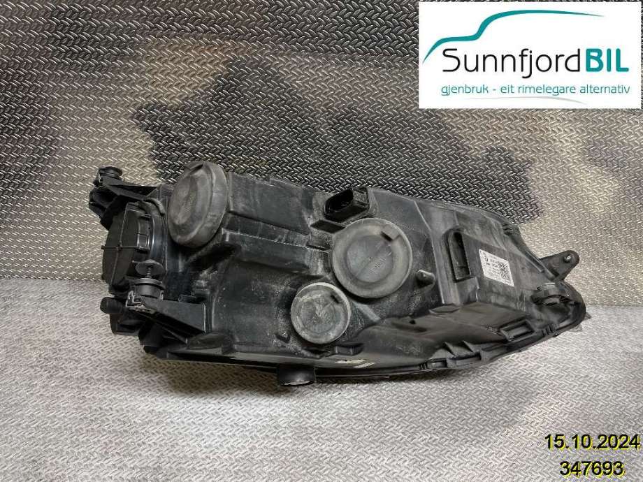 Frontlykt venstre halogen til VW Golf VII 2012-2017 (Fase 1)  (VOLKSWAGEN|5G1941005E|)