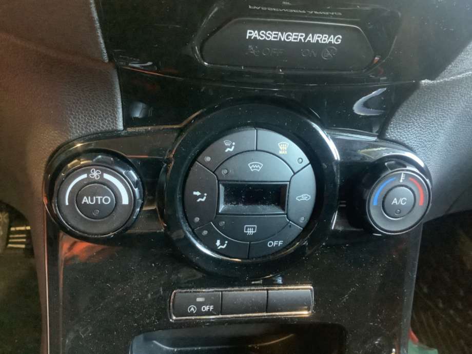 Varmeapparat betjening til Ford Fiesta, 2013-2017 (Type VI, Fase 2)  (FORD|)
