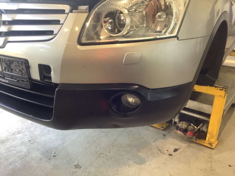 Støtfanger foran til Nissan Qashqai 2007-2010 (Type I, Fase 1)  (NISSAN|)