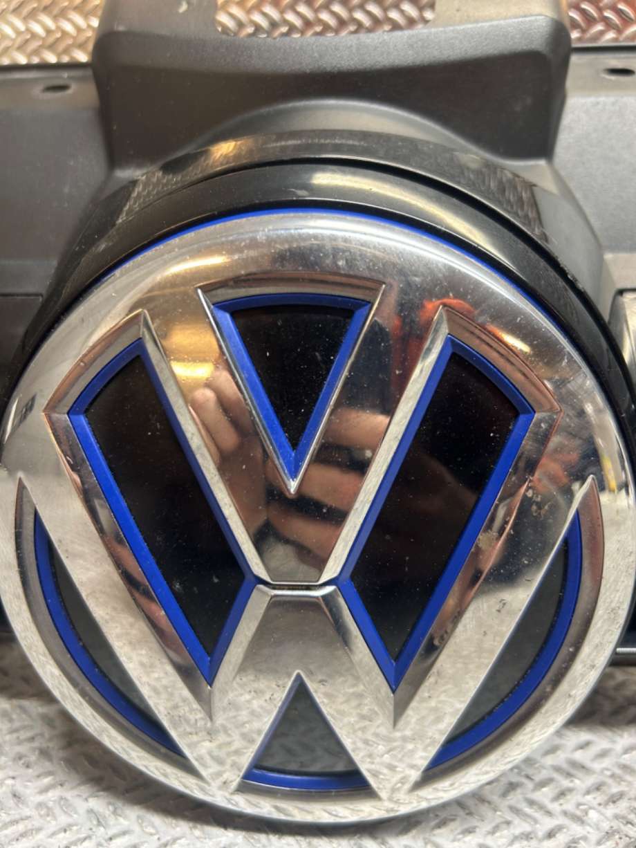 Grill til VW e-Golf, 2014-2017 (Fase 1)  (VOLKSWAGEN|5GE853651F)