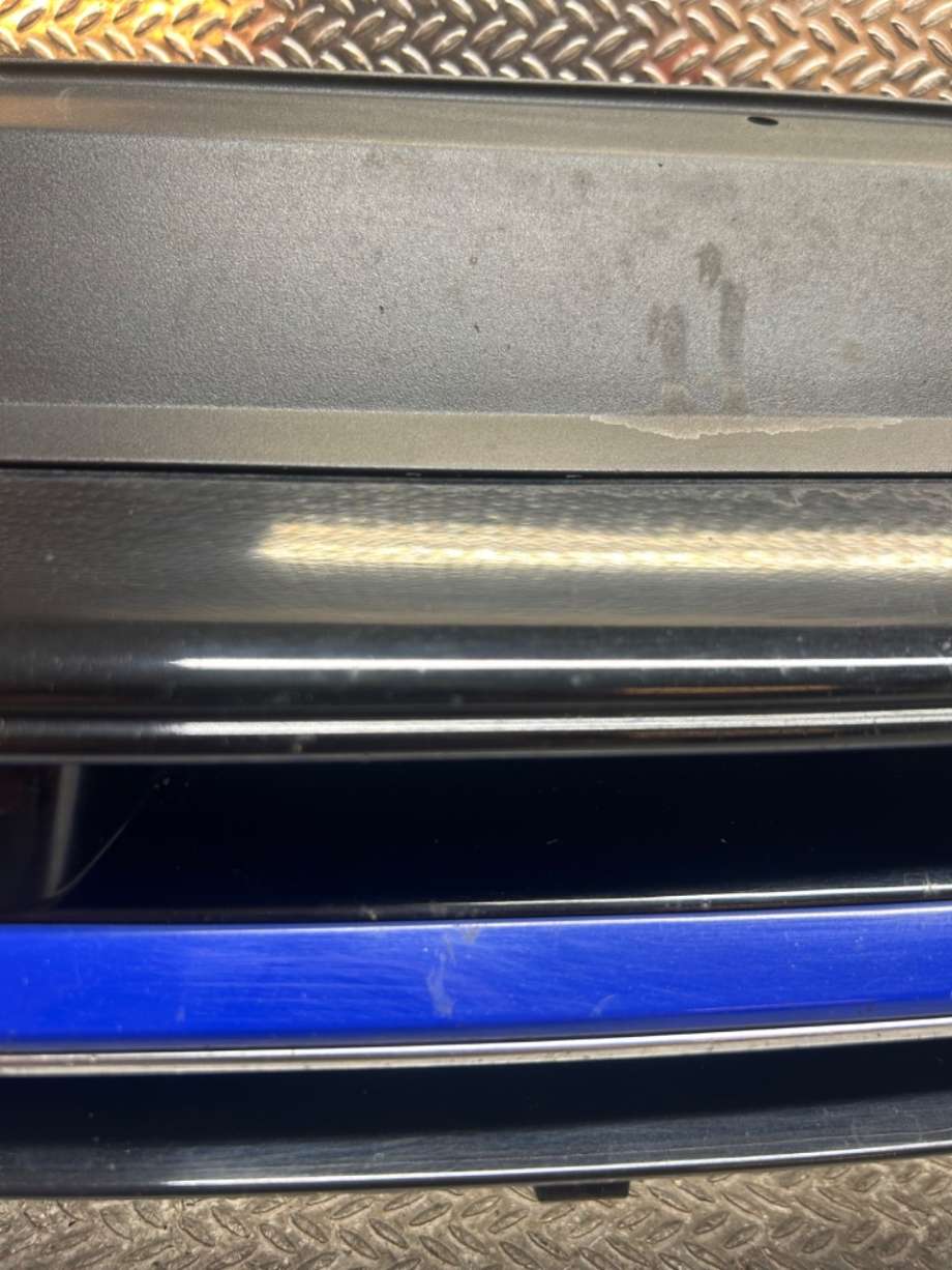Grill til VW e-Golf 2014-2017 (Fase 1) (VOLKSWAGEN|5GE853651F|)