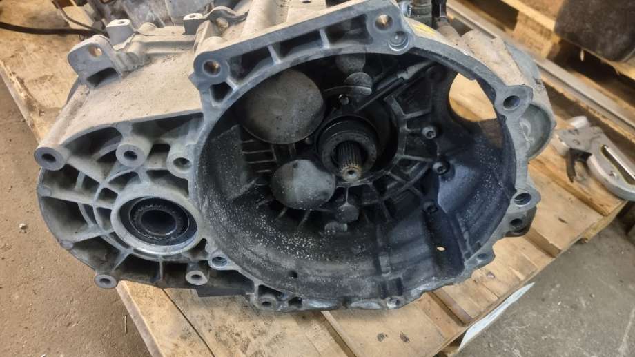 Girkasse manuell 6-trinn til VW Caddy, 2015-2020 (Type III, Fase 3)  (VOLKSWAGEN|02Q 300 057 K)