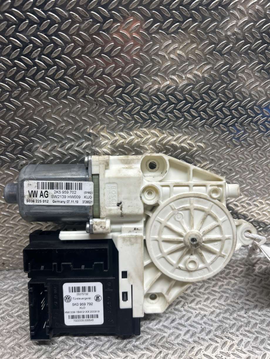 Ruteheis høyre til VW Caddy 2015-2020 (Type III, Fase 3)  (VOLKSWAGEN|2K5959702A|2K5 959 702 A|2K5959702)