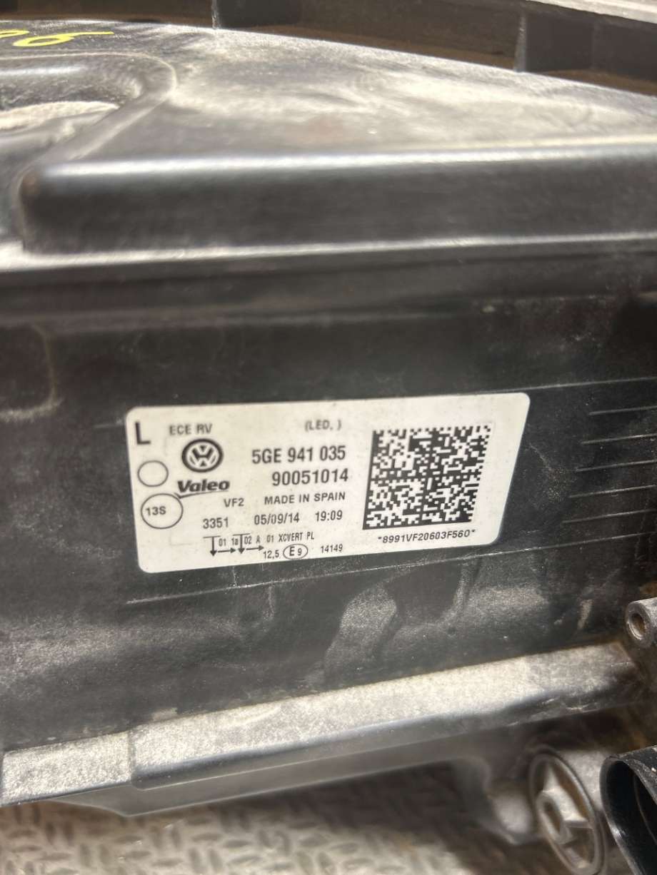 Frontlykt venstre halogen til VW e-Golf 2014-2017 (Fase 1) (VOLKSWAGEN|5GE941773|5GE 941 773|5GE941035)