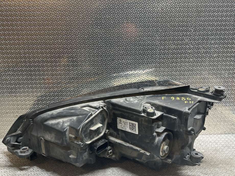 Frontlykt høyre halogen til VW e-Golf 2014-2017 (Fase 1)  (VOLKSWAGEN|5GE941774|5GE 941 774|5GE941036)