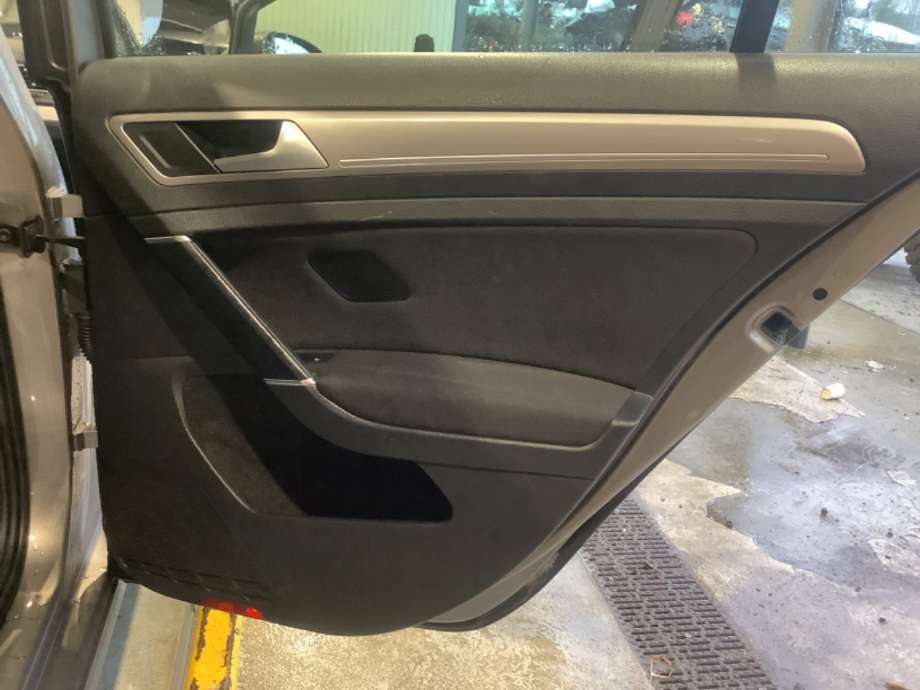 Dørtrekk høyre til VW e-Golf, 2014-2017 (Fase 1) (VOLKSWAGEN|5G6 867 212 GB)