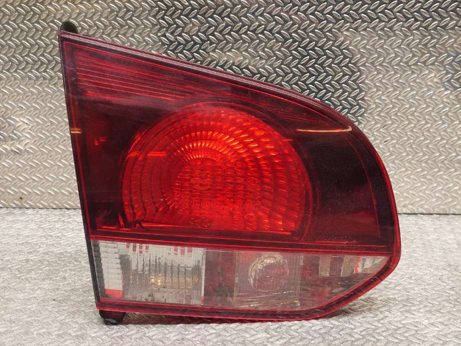 Baklykt venstre indre til VW Golf VI 2008-2012  (VOLKSWAGEN|5K0945093AA|5K0 945 093 AA)