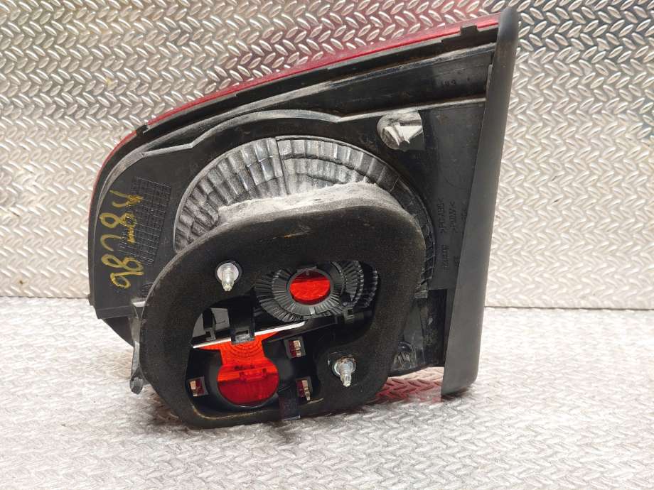 Baklykt venstre indre til VW Golf VI 2008-2012  (VOLKSWAGEN|5K0945093AA|5K0 945 093 AA)