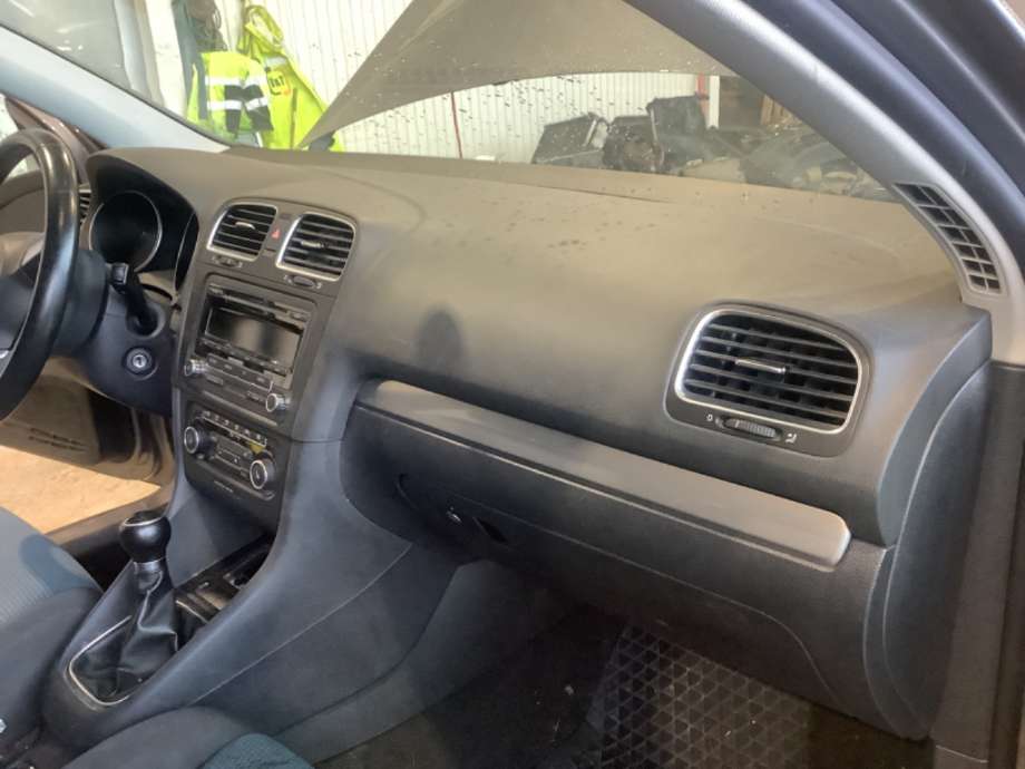 Dashbord til VW Golf VI 2008-2012 (VOLKSWAGEN|)