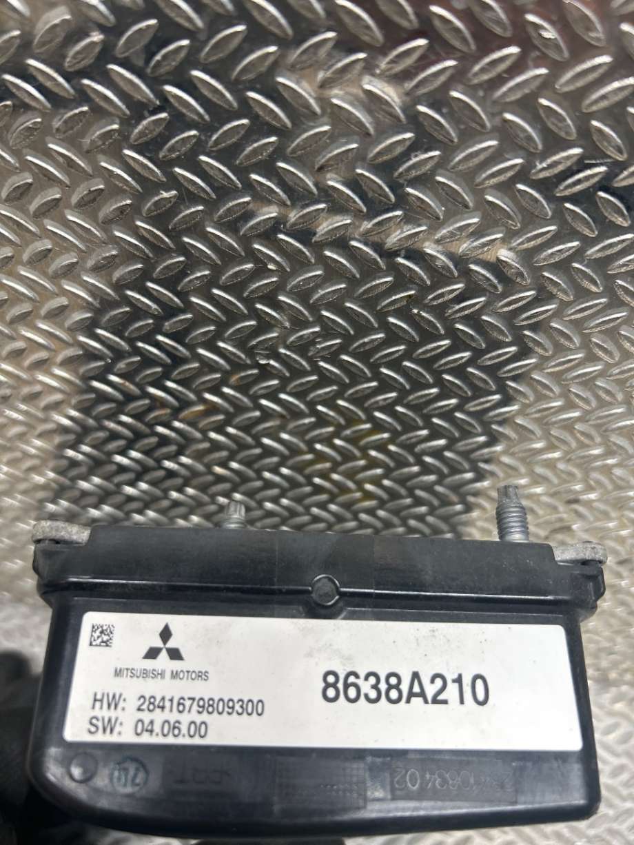 Sensor radar til Mitsubishi Outlander 2015-->> (Type III, Fase 2)  (MITSUBISHI|8638A210|)