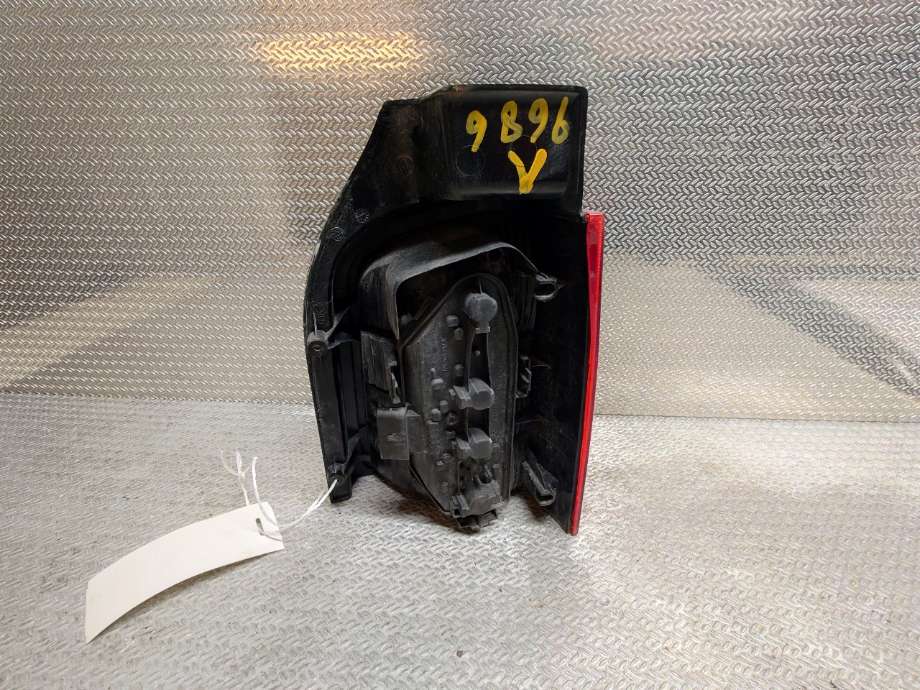 Baklykt venstre til VW Transporter / Caravelle 2009-2015 (Fase 2) (T5) (T5) (VOLKSWAGEN|7H5945095L|7H0 945 095 L)