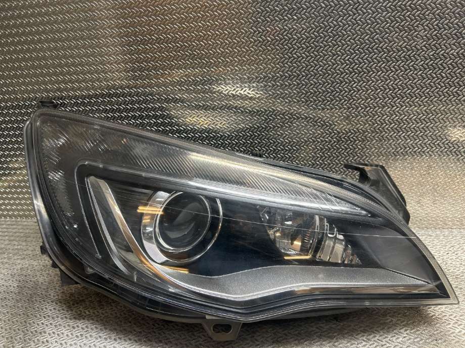 Frontlykt høyre xenon til Opel Astra J 2010-2015 (OPEL|13398145|13306934|1ZT01001206)