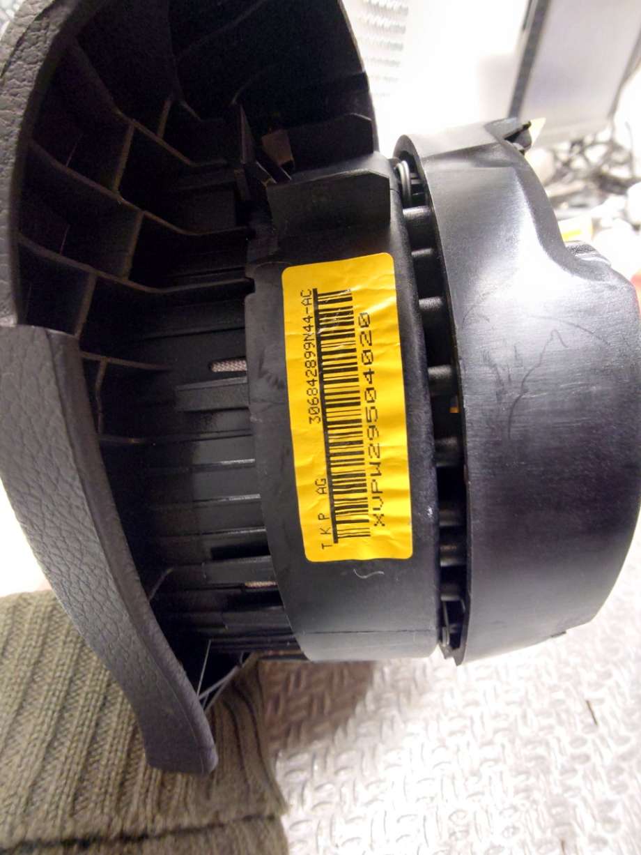 Airbag rattpute til VW Golf VI 2008-2012  (VOLKSWAGEN|3C8880201K|5N0880201F81U|3C8 880 201 K)