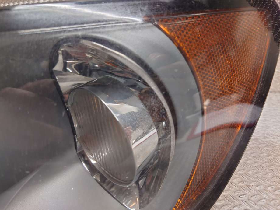 Frontlykt venstre halogen til Volvo V50 2004-2007 (Fase 1) (VOLVO|30698885|31335221)