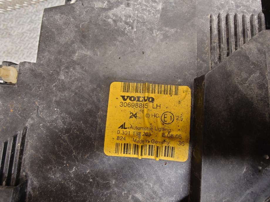 Frontlykt venstre halogen til Volvo V50 2004-2007 (Fase 1) (VOLVO|30698885|31335221)