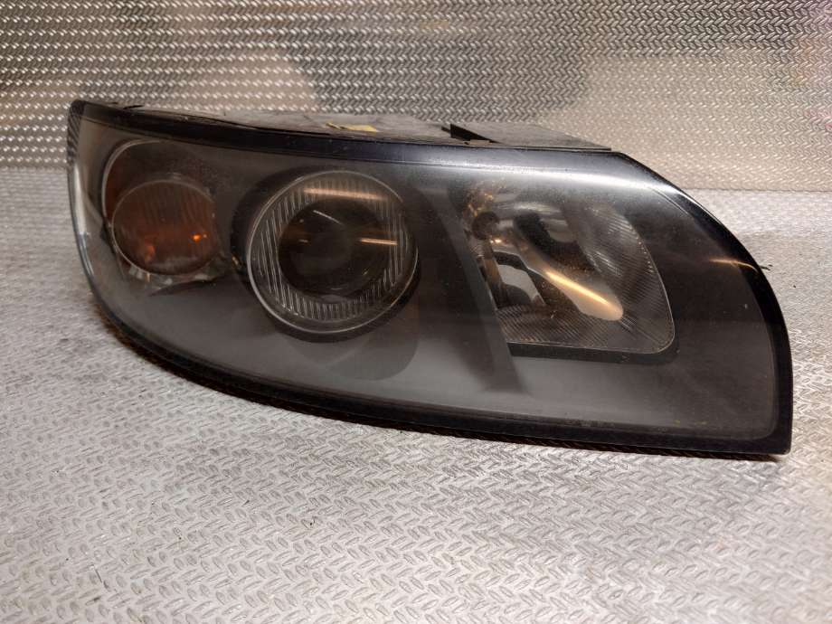 Frontlykt høyre halogen til Volvo V50, 2004-2007 (Fase 1)  (VOLVO|30698886)