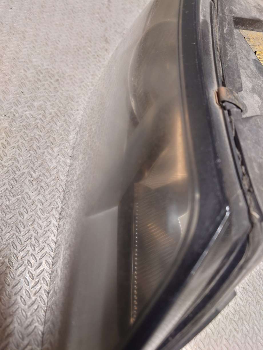 Frontlykt høyre halogen til Volvo V50 2004-2007 (Fase 1)  (VOLVO|30698886|31335222)