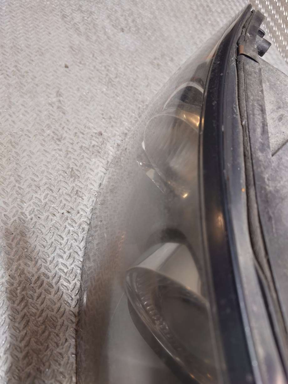 Frontlykt høyre halogen til Volvo V50 2004-2007 (Fase 1)  (VOLVO|30698886|31335222)