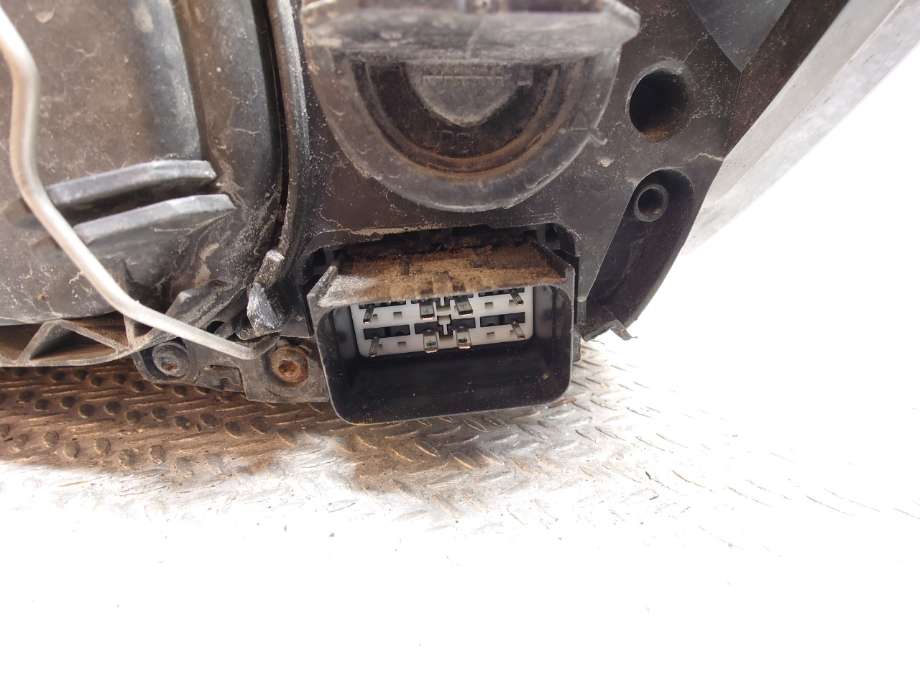 Frontlykt høyre halogen til Volvo V50 2004-2007 (Fase 1)  (VOLVO|30698886|31335222)