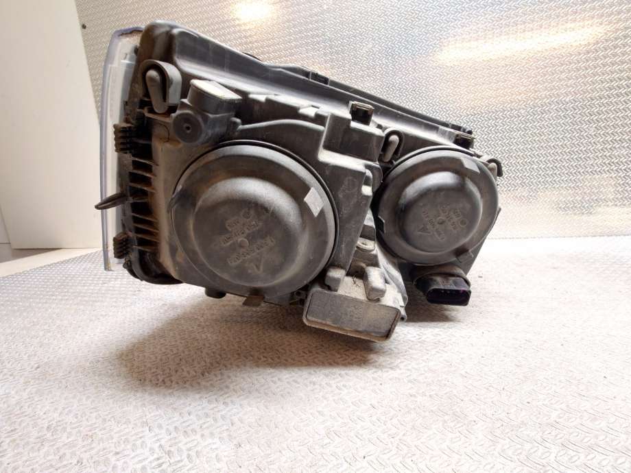 Frontlykt venstre halogen til VW Transporter / Caravelle 2009-2015 (Fase 2) (T5) (T5) (VOLKSWAGEN|7E1 941 015 S|7E1 941 015 C)