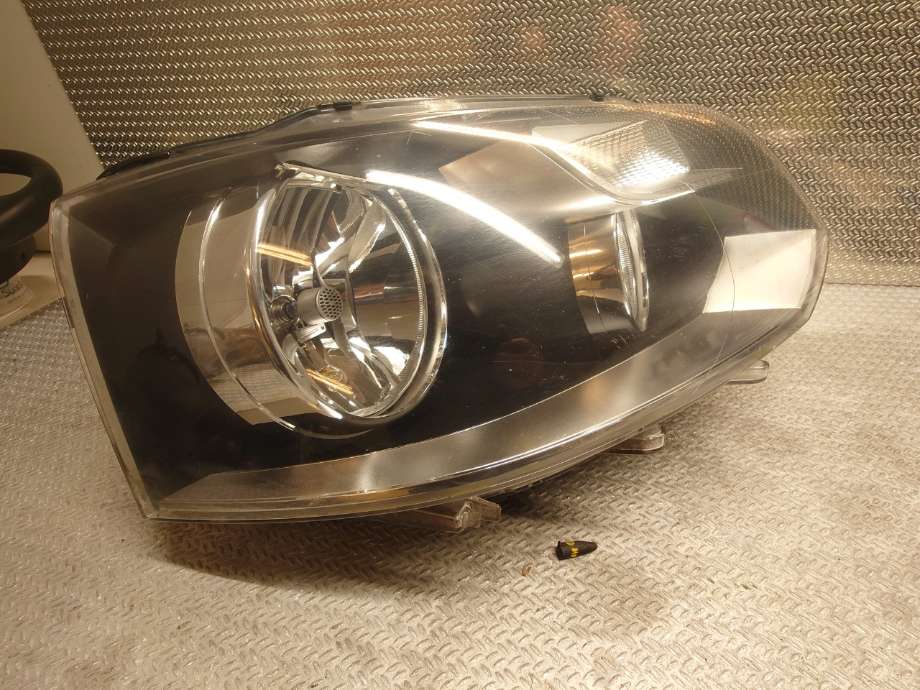 Frontlykt høyre halogen til VW Transporter / Caravelle 2009-2015 (Fase 2) (T5) (T5) (VOLKSWAGEN|7E1 941 016 S|7E1 941 016 C|7E1941016C)