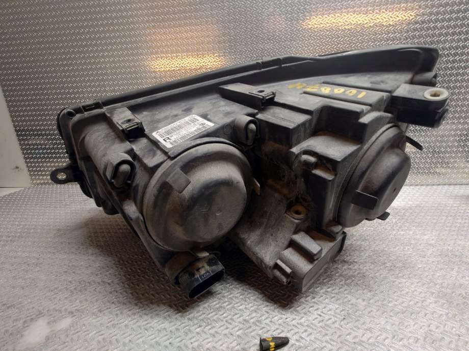 Frontlykt høyre halogen til VW Transporter / Caravelle 2009-2015 (Fase 2) (T5) (T5) (VOLKSWAGEN|7E1 941 016 S|7E1 941 016 C|7E1941016C)