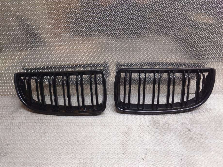 Grill til BMW 3-Serie 2005-2011 (E90/E91/E92/E93) (E90/E91/E92/E93) (BMW|51712151896|51712151895|)