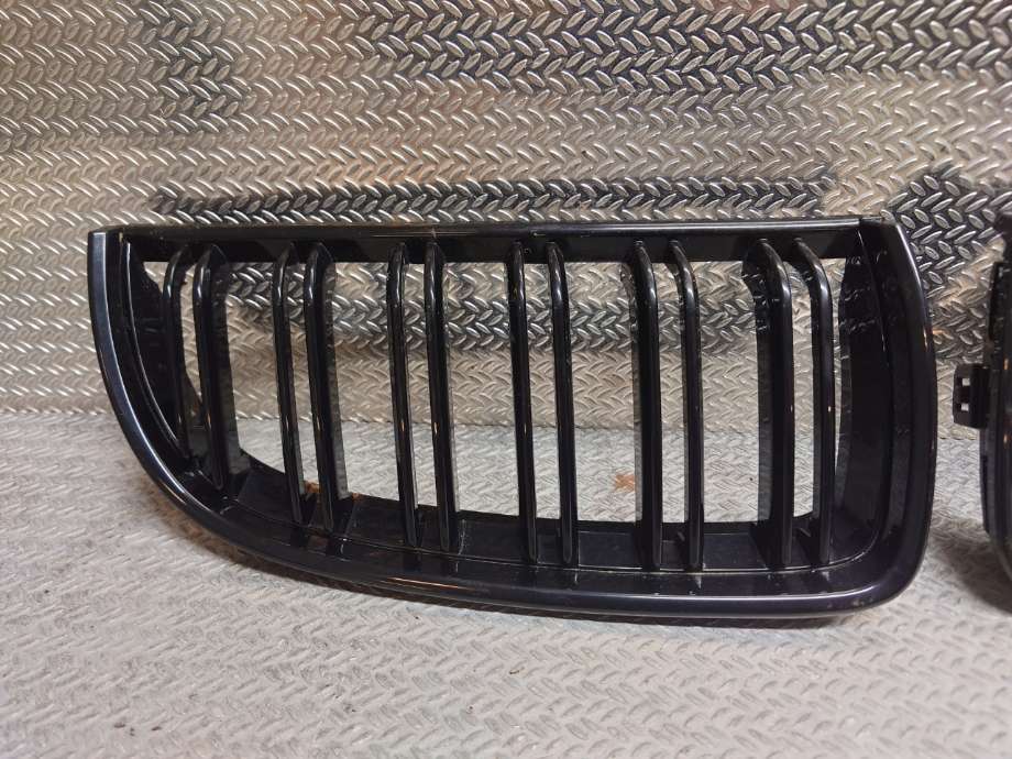 Grill til BMW 3-Serie 2005-2011 (E90/E91/E92/E93) (E90/E91/E92/E93) (BMW|51712151896|51712151895|)