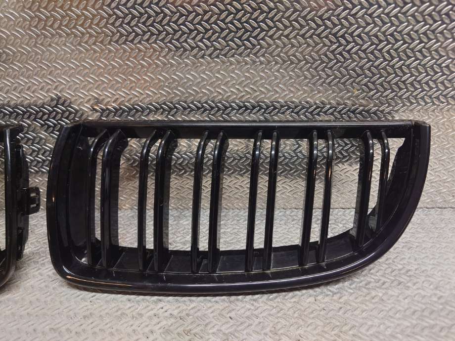 Grill til BMW 3-Serie 2005-2011 (E90/E91/E92/E93) (E90/E91/E92/E93) (BMW|51712151896|51712151895|)