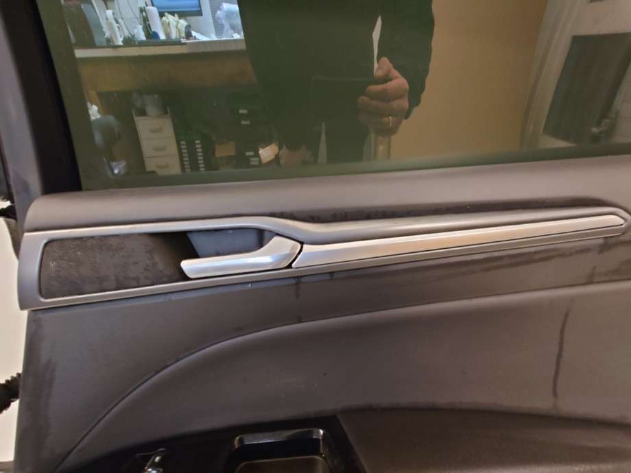 Dørhåndtak inv høyre bak til Ford Mondeo, 2014-2019 (Type V, Fase 1)  (FORD|DS73-F266B34-FF3DMD)