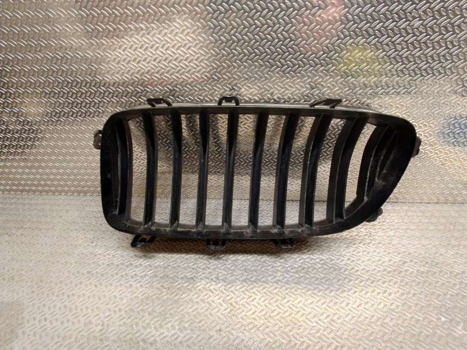 Grill høyre til BMW 5-Serie 2010-2017 (F10/F11) (F10/F11) (BMW|51137412324|51 13 7 412 324|)