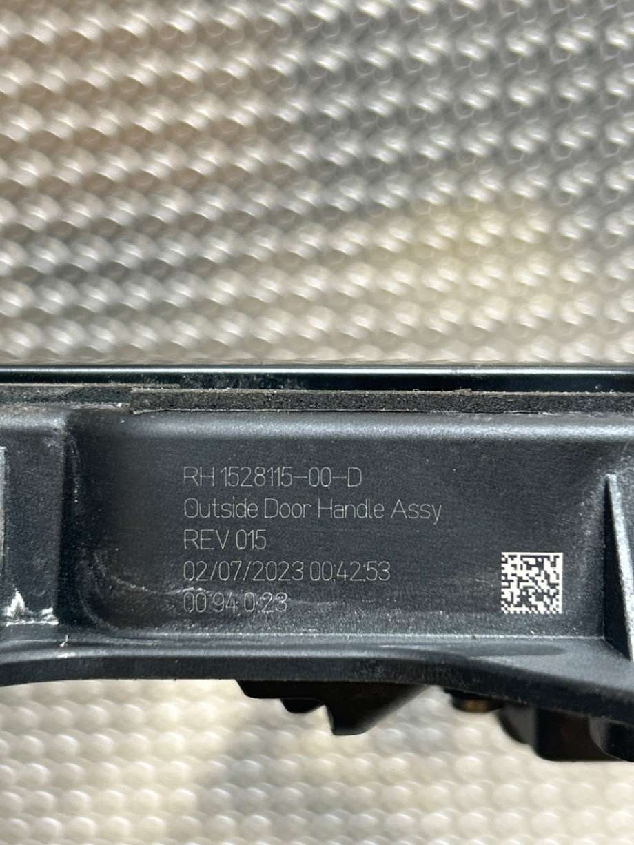 Dørhåndtak utv høyre bak til Tesla Model Y 2021-2024 (Type I)  (TESLA|152811500D|1528115-00-D|)